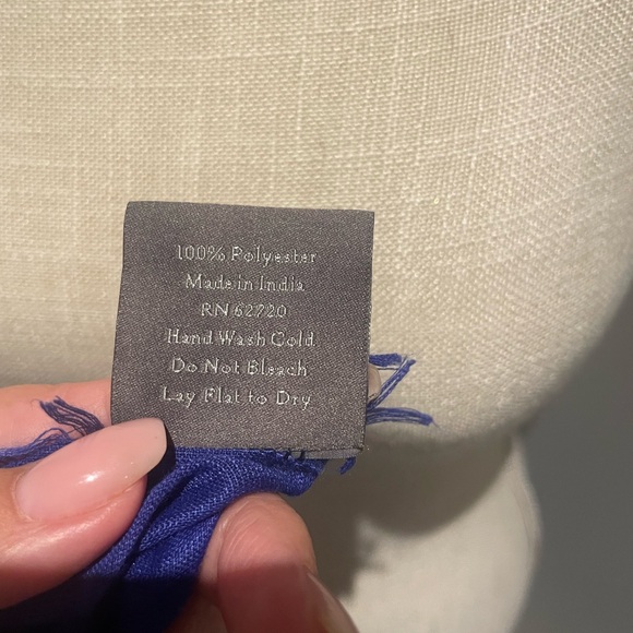 Vince Camuto Scarf with blue and light blue stripes and fringe detailing. - Picture 5 of 6